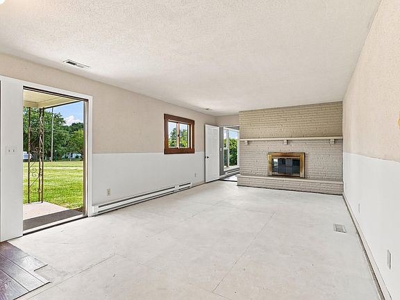 4th image of 501 Drake Rd
