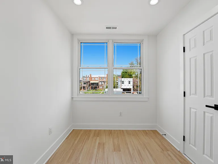 129 Hamilton St NW — Photo 35