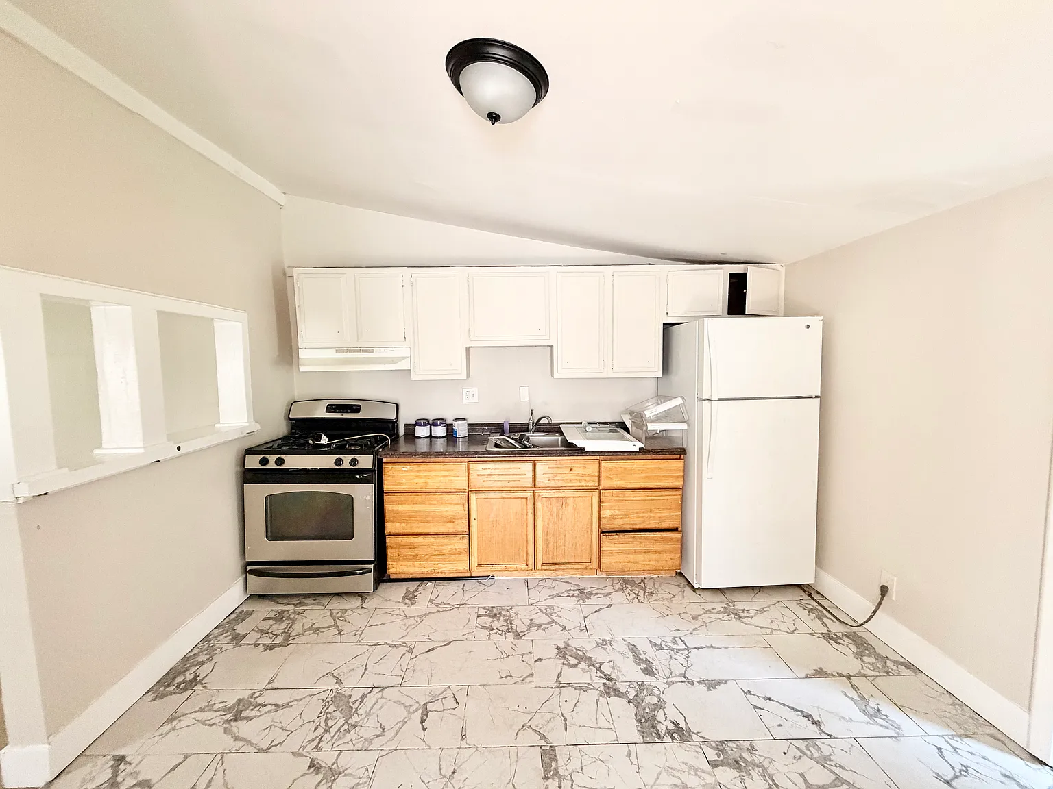 4 bed, $1,925 — Photo 2
