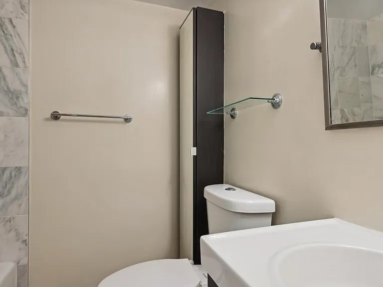 1718 P St NW #T19 — Photo 17