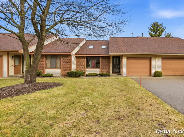461 Cherry Ln, Holland, MI 49424