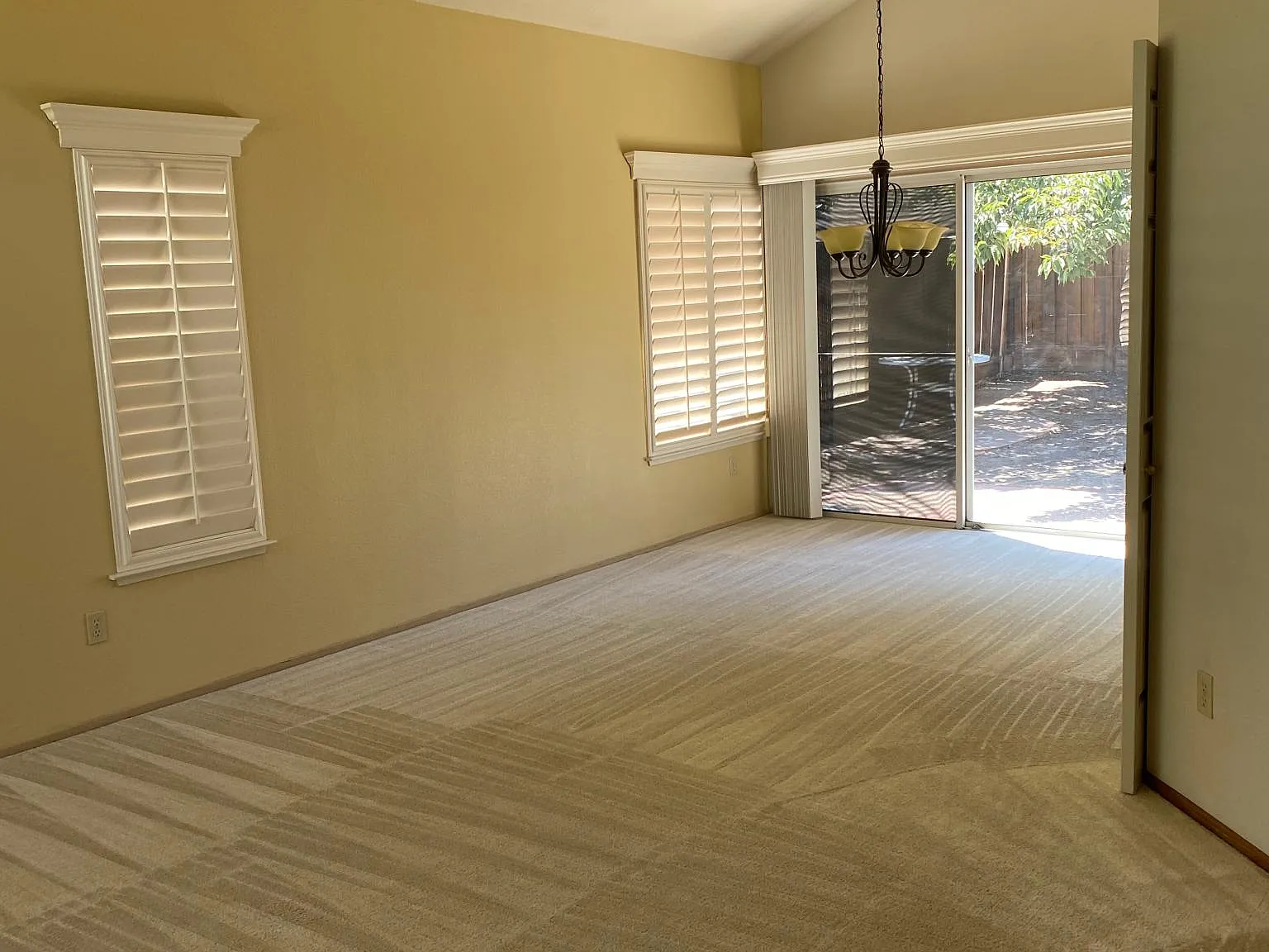 3 bed, 2.5 bath, 1835 sqft, $3,080 — Photo 1