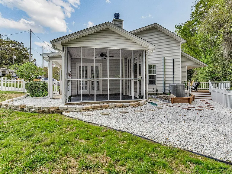 3420 Riverside Dr — Photo 6