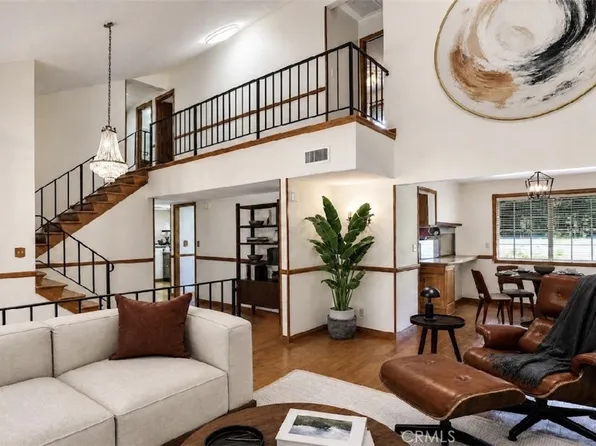 3003 Mesa Verde Dr, Burbank, CA 91504