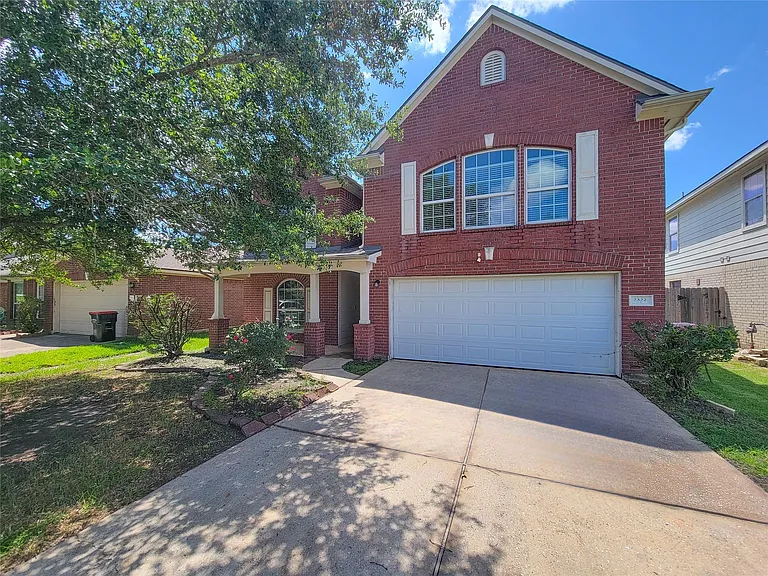 2322 Oxford Point Ln — Photo 3