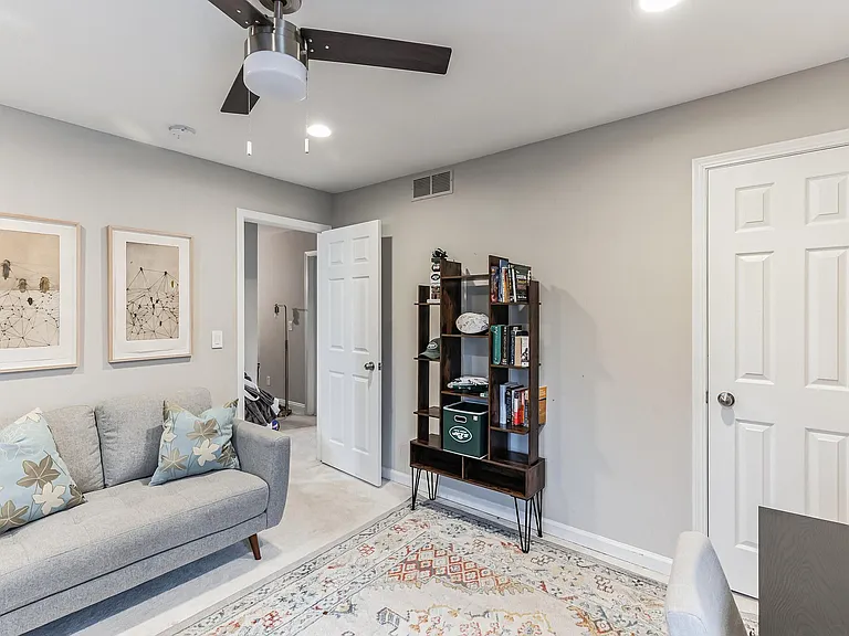 8128 Chester Pkwy — Photo 10