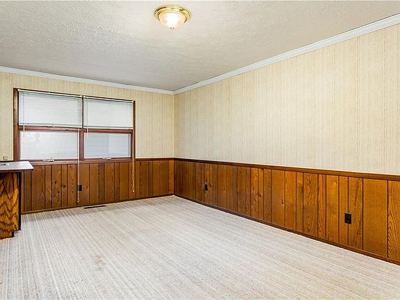 3rd image of 5830 Woodland Dr