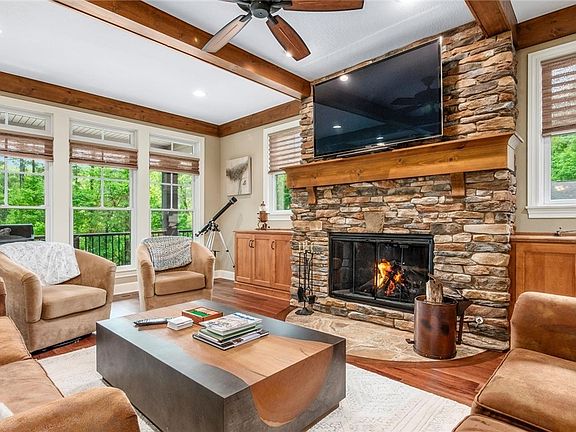 4th image of 370 Bass Ln