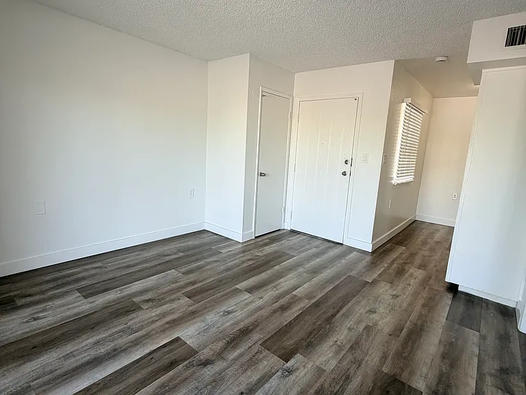 Flats at Granite Reef — Photo 12