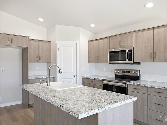 4th image of 211 W 17th Ave