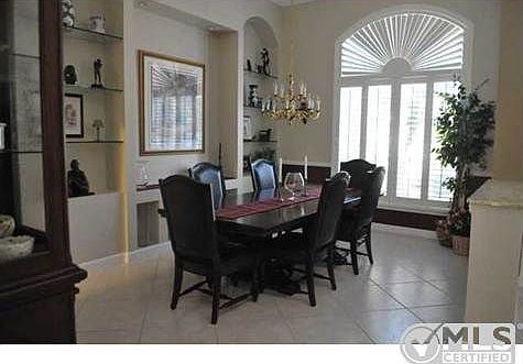 3rd image of 2733 Seneca Cir