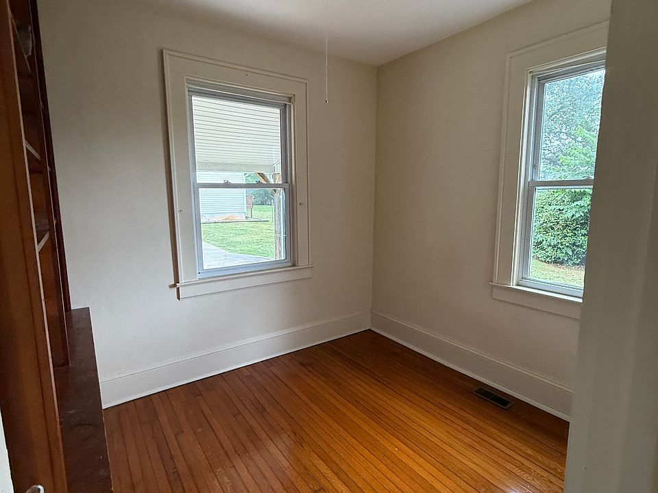 2nd image of 839A Sanford Rd #A