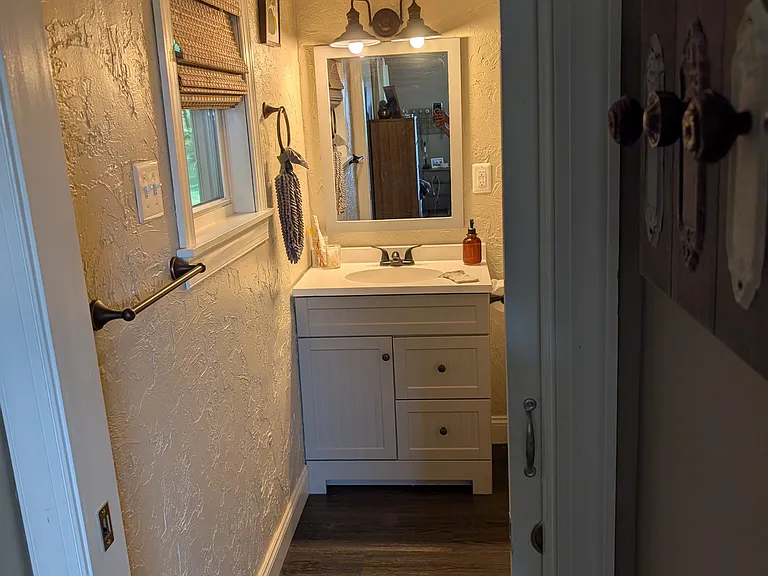 5904 Locust Ln — Photo 10