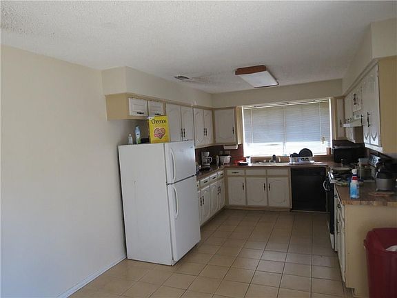4th image of 1442 Pinnacle Peak Dr
