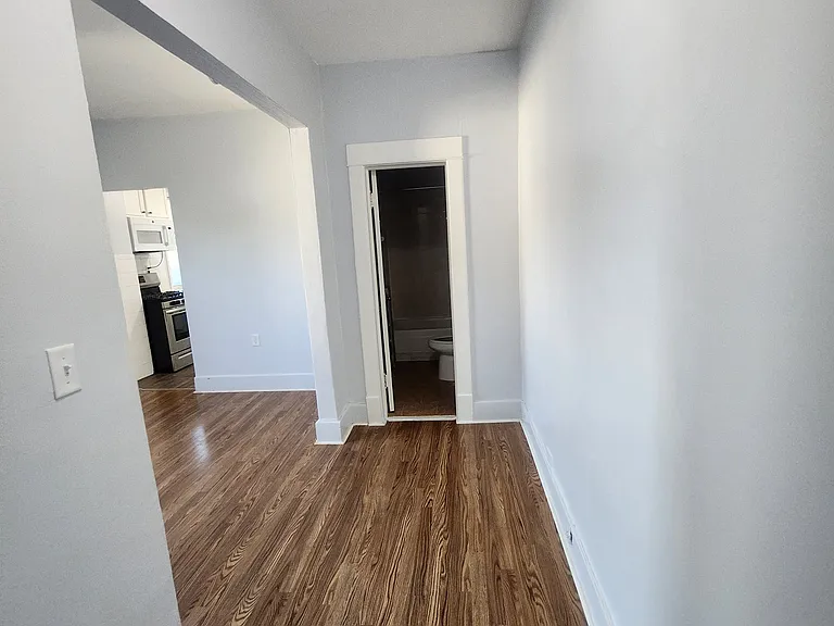 468 Beaumont St E #4 — Photo 1