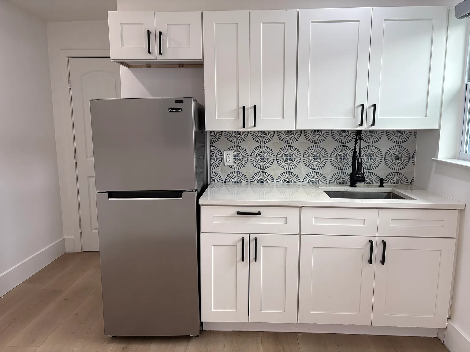 Studio, 300 sqft, $1,150 — Photo 1
