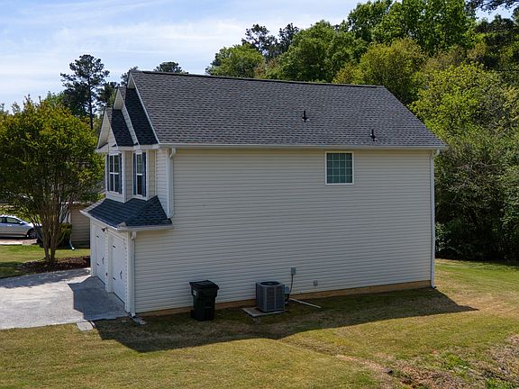 2nd image of 7 Foliage Way NE