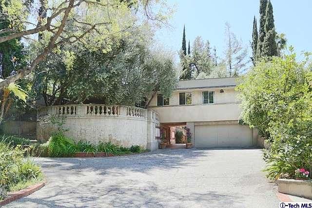 1st image of 470 Madeline Dr
