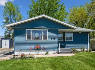 275 Jacolyn Dr NW, Cedar Rapids, IA 52405