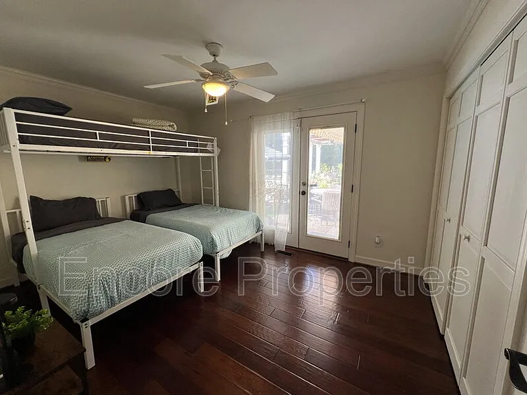 105 Baybrook Ct — Photo 17