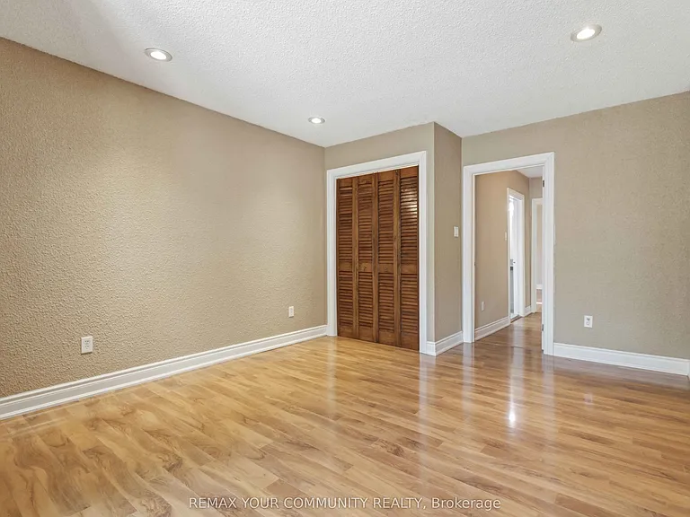 314 The Queensway S — Photo 19