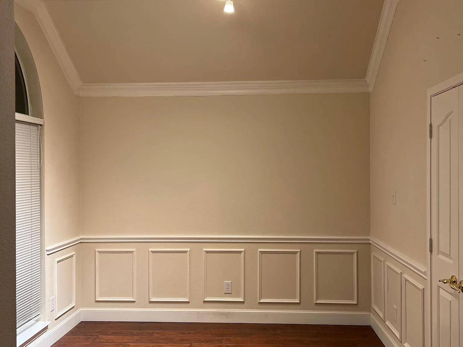 7901 Glenoaks Drive — Photo 3