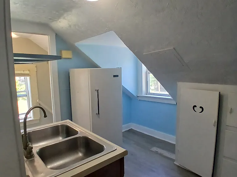 1310 E Broadway St #3 — Photo 5
