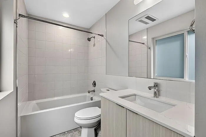 7325 Bainbridge Pl SW — Photo 9
