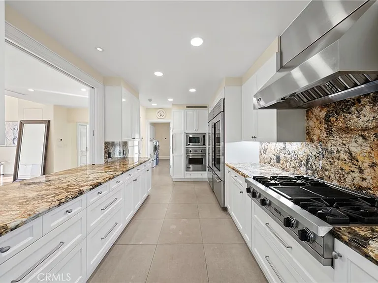 1049 Oak Grove Pl — Photo 30