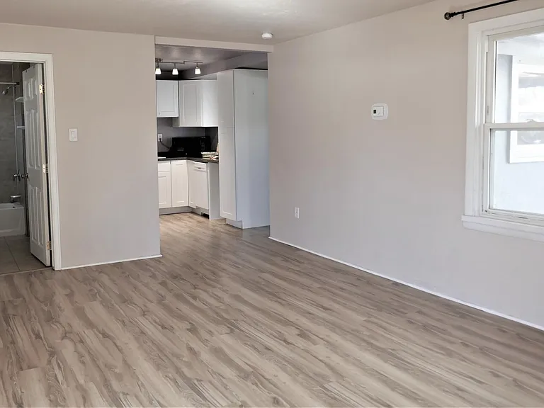 402 W Adams Ave — Photo 3