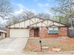 4817 Crest Dr, Arlington, TX 76017