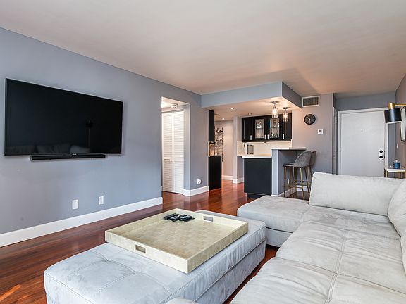 4th image of 1428 SE 4th Ave APT 161