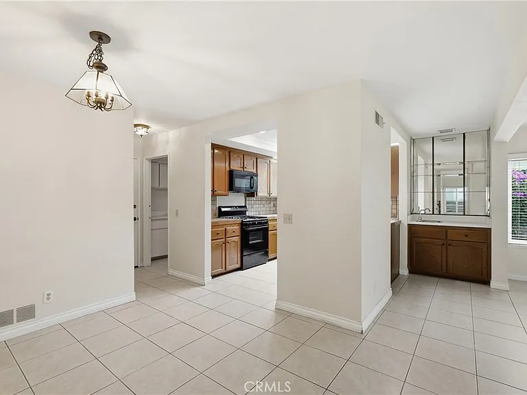 27371 Viana — Photo 5