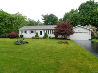 5 Vincent Dr, Pittsford, NY 14534