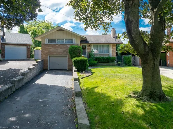 20 Keen Ct, Hamilton, ON L8T 1W6