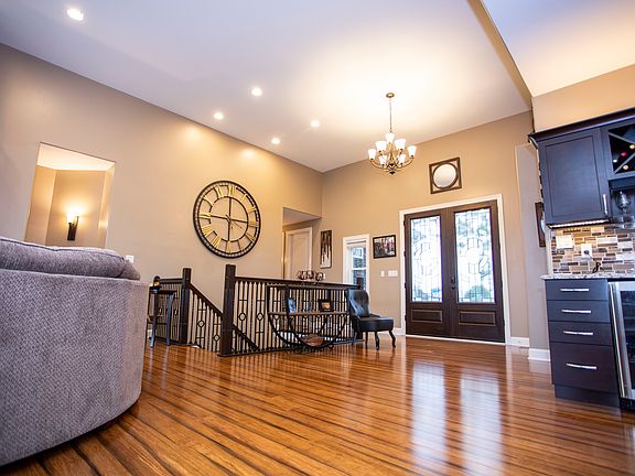 5th image of 49 Garden Ln