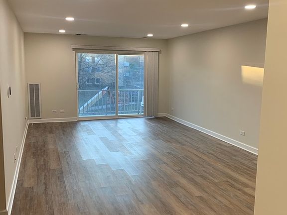 5th image of 909 E Kenilworth Ave Unit 318