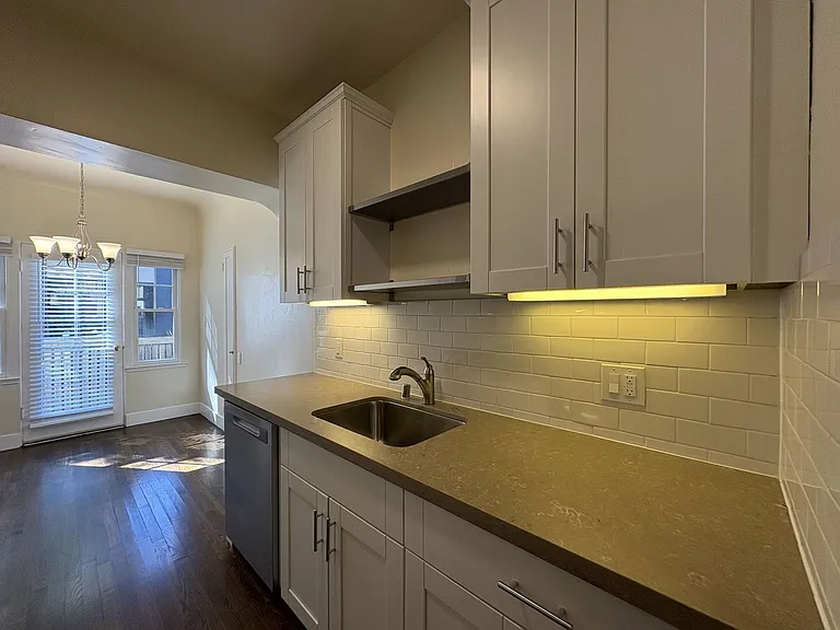 530 Webster St #11 — Photo 6
