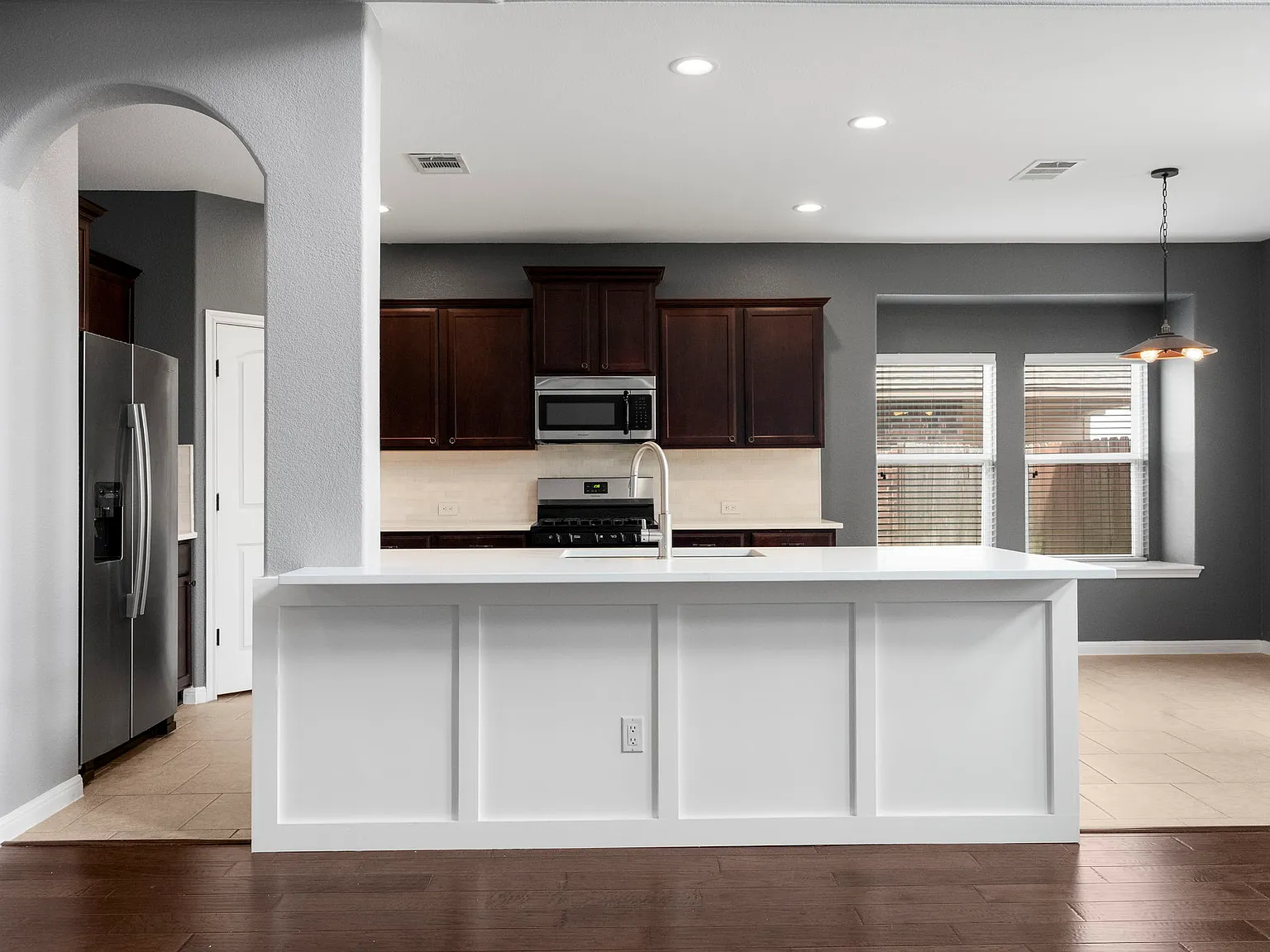 4 bed, 3.5 bath, 2636 sqft, $2,650 — Photo 2