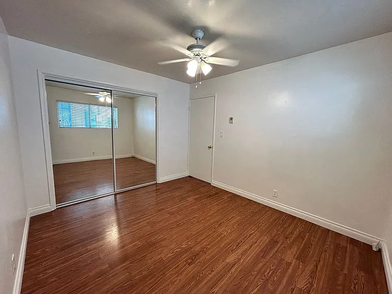 610 E Palmyra Ave — Photo 15