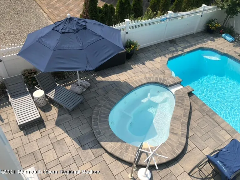 233 12th Ave — Photo 45