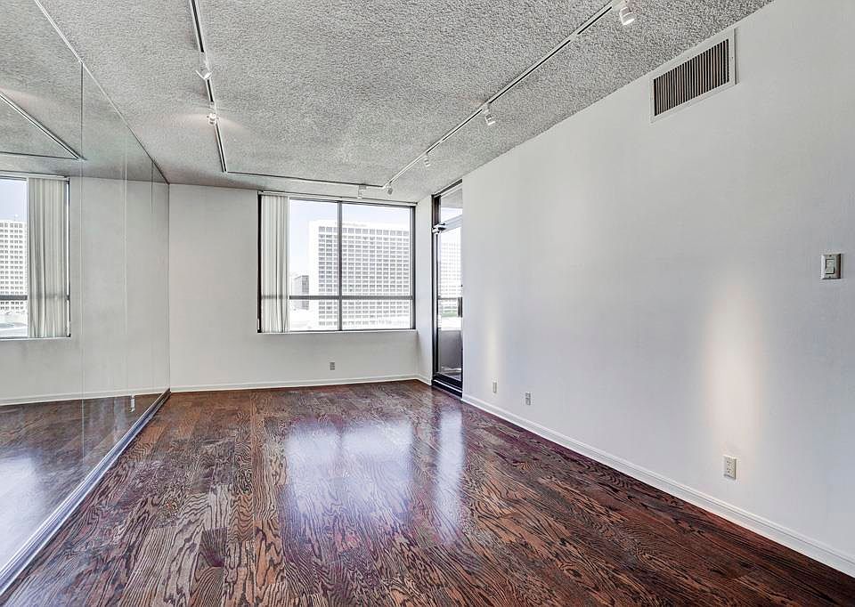 1st image of 5150 Hidalgo St Unit 902