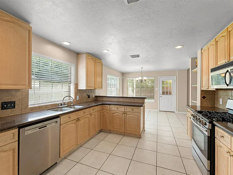 1723 Monvale Ln — Photo 12