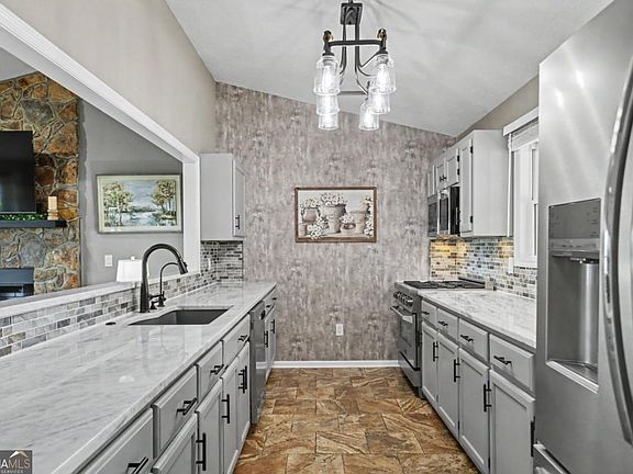 3rd image of 1157 Summit Way #131