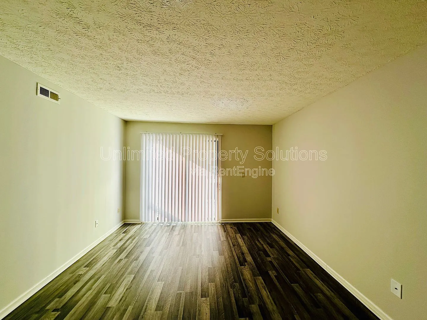 2 bed, 2.0 bath, 876 sqft, $1,395 — Photo 2