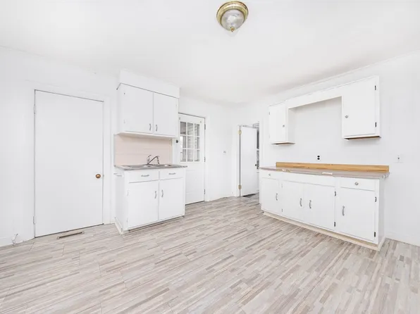 23 Edmund St Floor 1, Malden, MA 02148