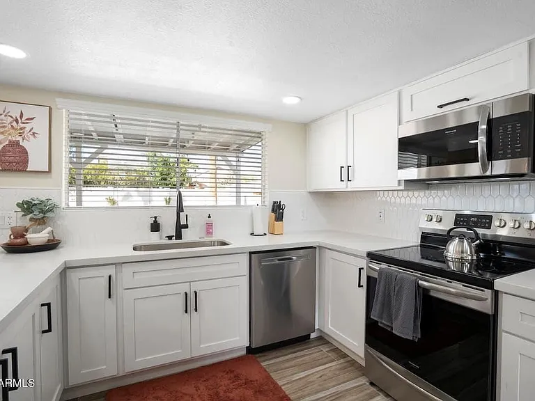 4326 E Whitney Ln — Photo 29
