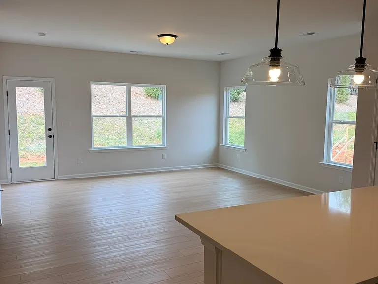 33 Lone Cypress St — Photo 4