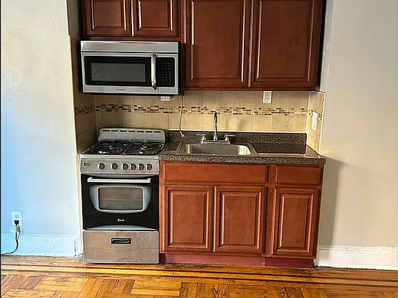3rd image of 1248 Pacific St APT 3A
