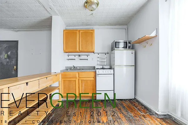Rented by Evergreen Apartments BK | media 5